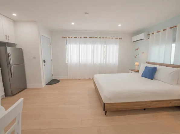 312 Elm St, Hollywood, FL