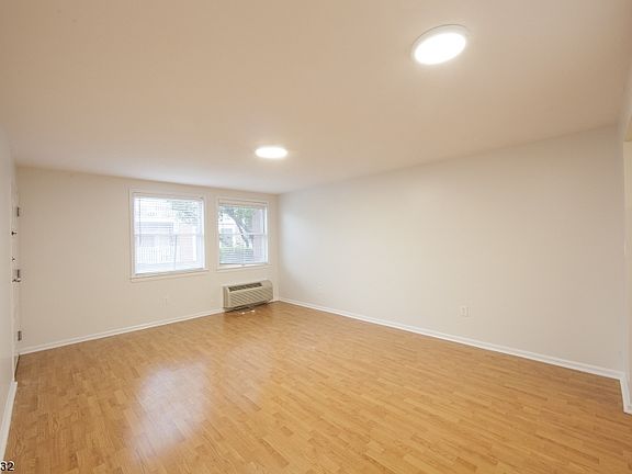 3rd image of 50 Pine St #C3015-315