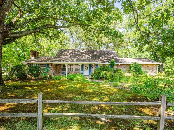 3 Magnolia Dr, Conway, AR 72034