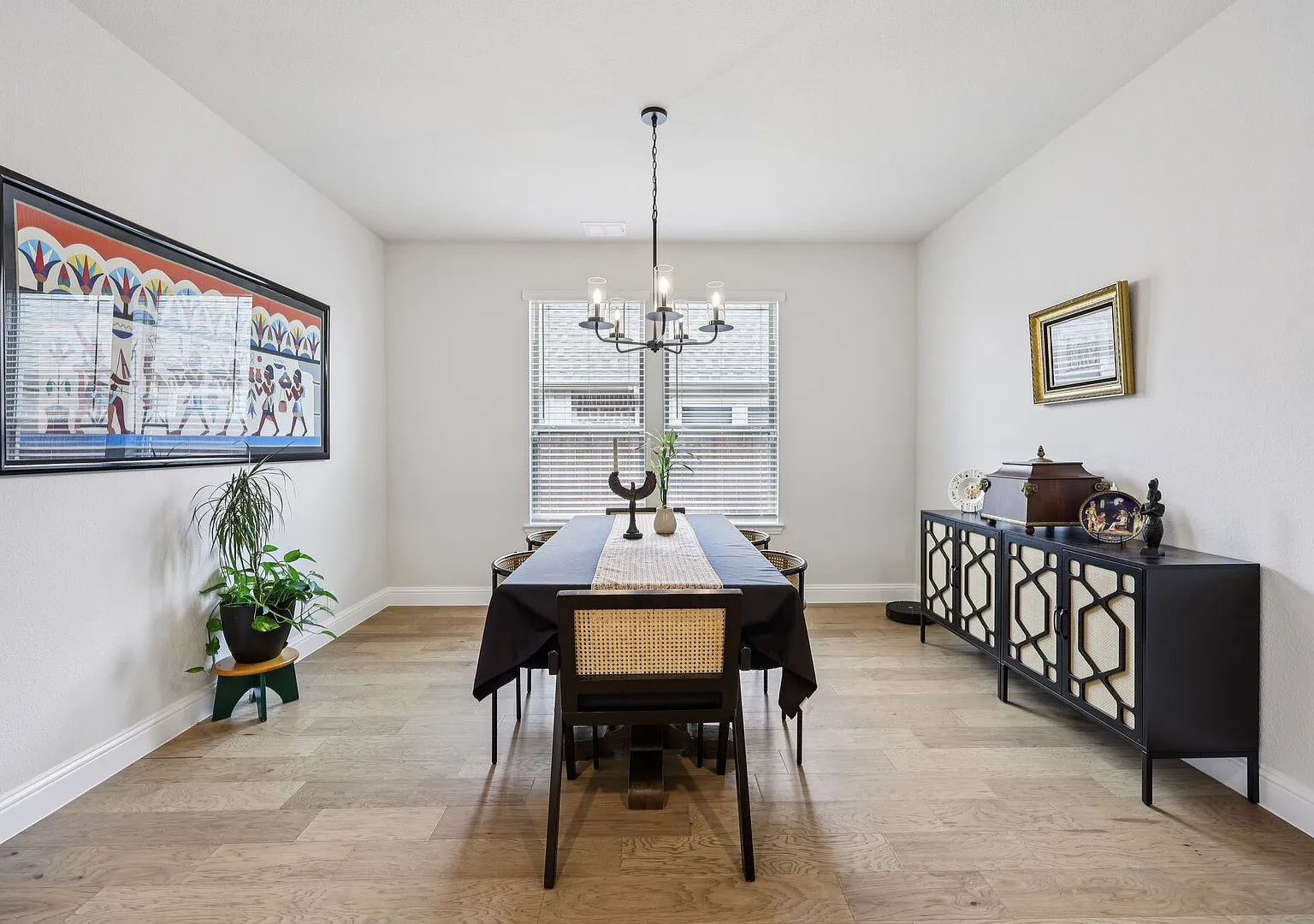 Large Luxury Home with Movie Room! — Photo 2
