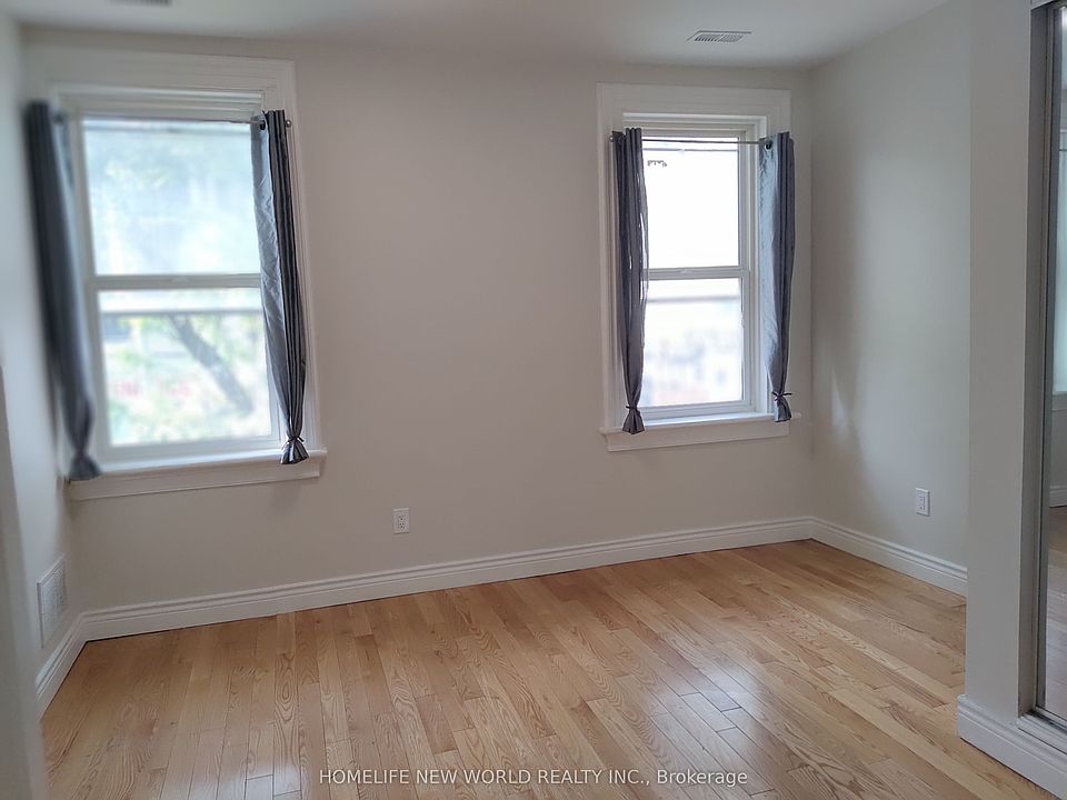 1st image of 245 Queen St W Floor 2
