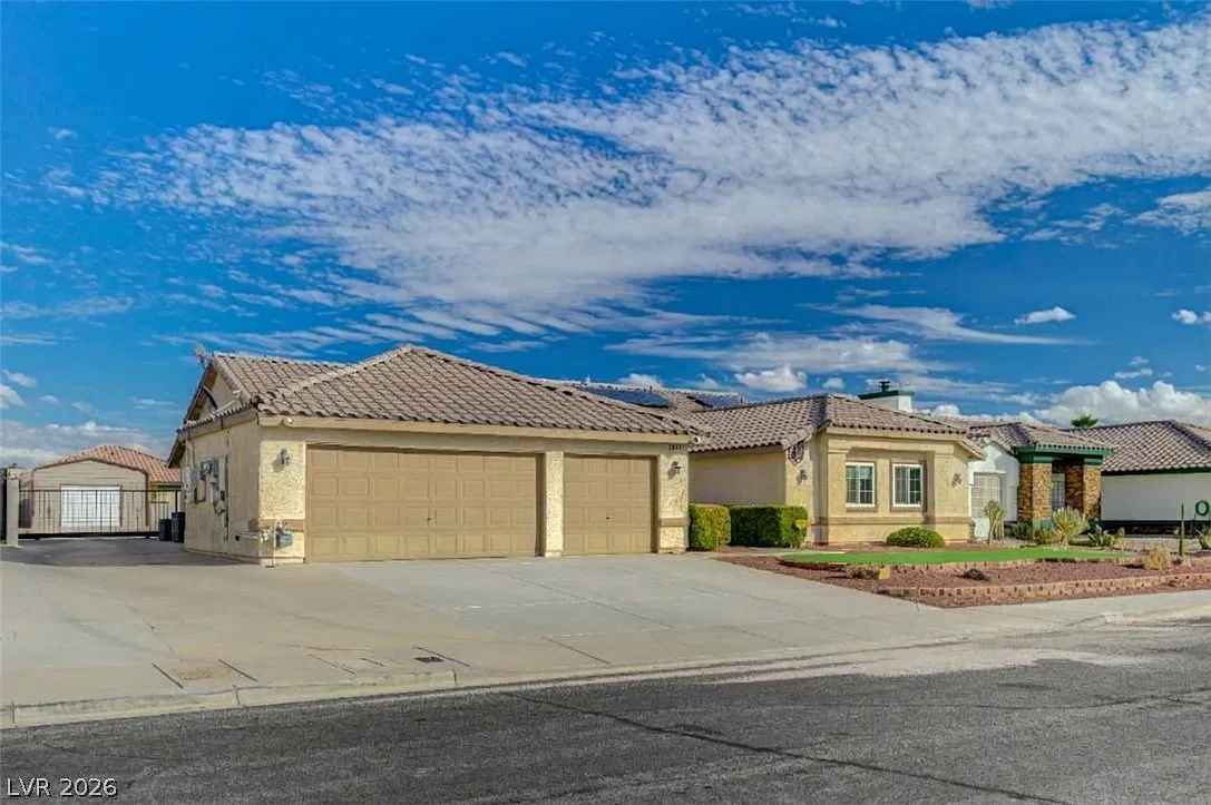 5 bed, 4.0 bath, 2860 sqft, $4,500 — Photo 2
