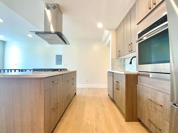3rd image of 1706 N Marshall St Unit 2