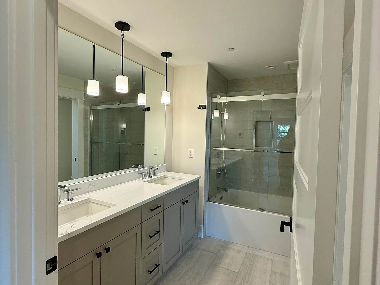 2 bed, 1222 sqft, $4,595 — Photo 4