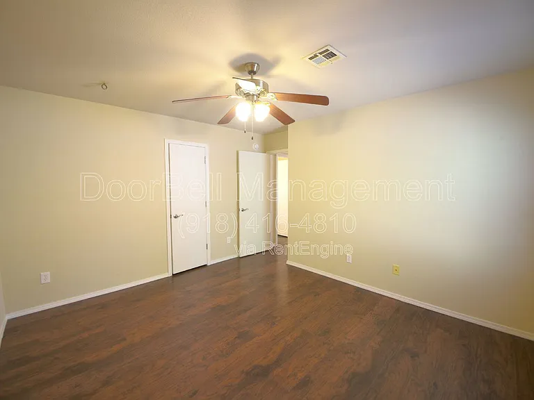 89 W Fairlane Ct — Photo 16