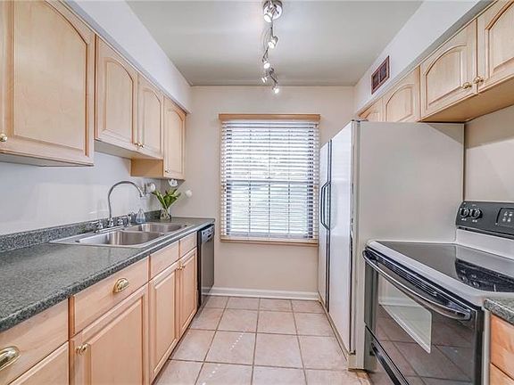 4th image of 1088 Pennsbury Blvd
