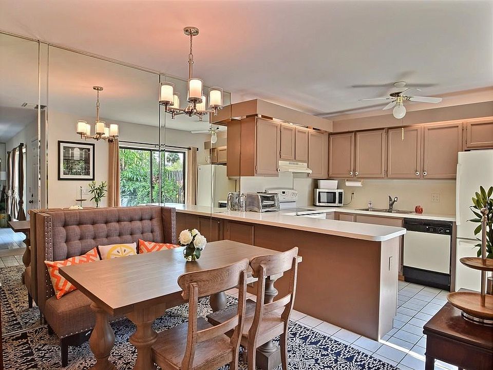 1st image of 415 E Waverly Pl