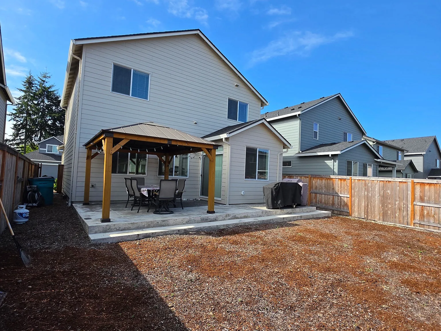 3 bed, 2.5 bath, 1652 sqft, $3,600 — Photo 2