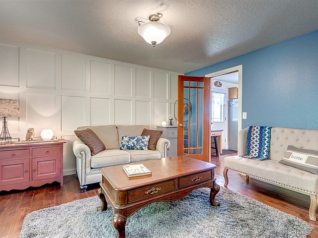 1st image of 18612 NE Neer Cir