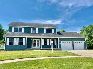 102 Red Bud Ct, Mahomet, IL 61853