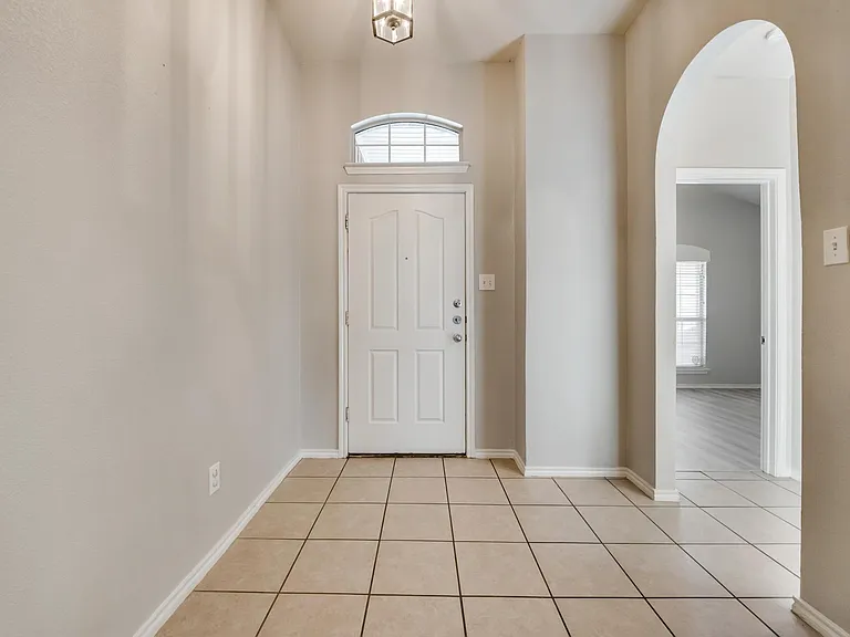 4029 Martinsburg Dr — Photo 2