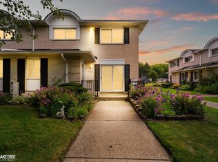 8577 Hampshire Dr, Sterling Heights, MI 48313