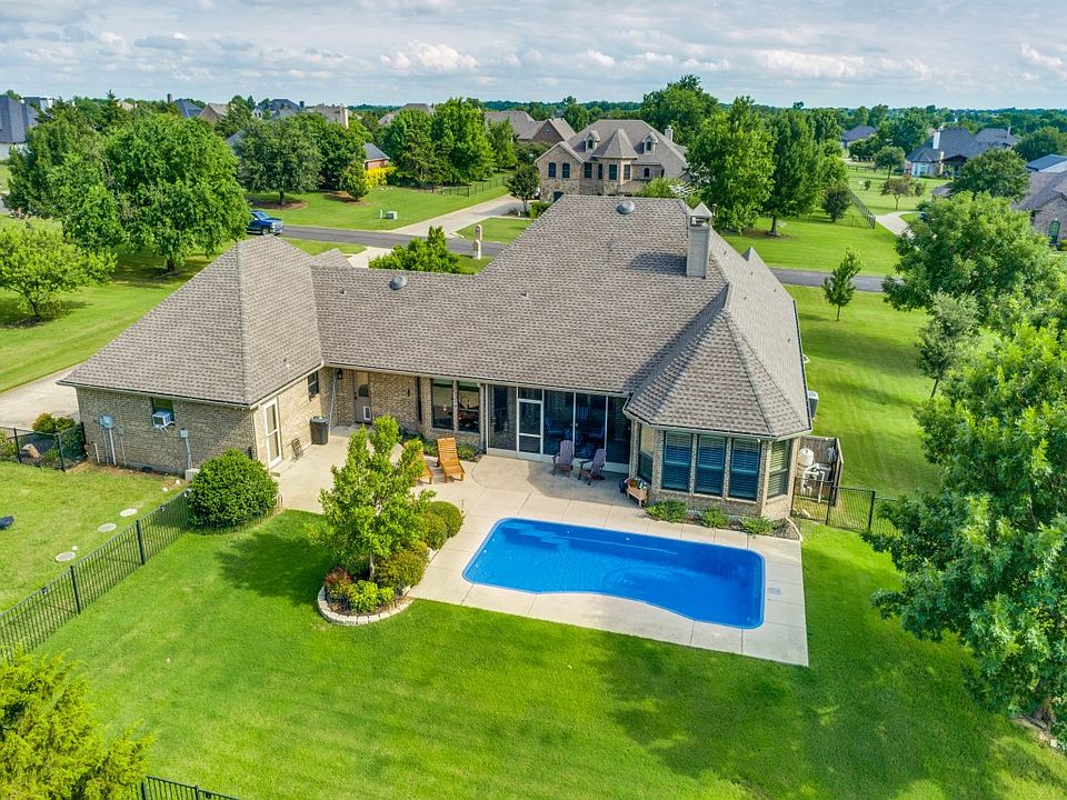 1st image of 2860 Forest Dr