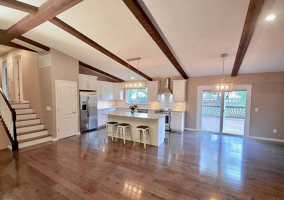 Beautiful, upgraded Kitchen