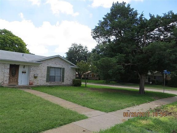 2nd image of 1002 N Cottonwood Dr
