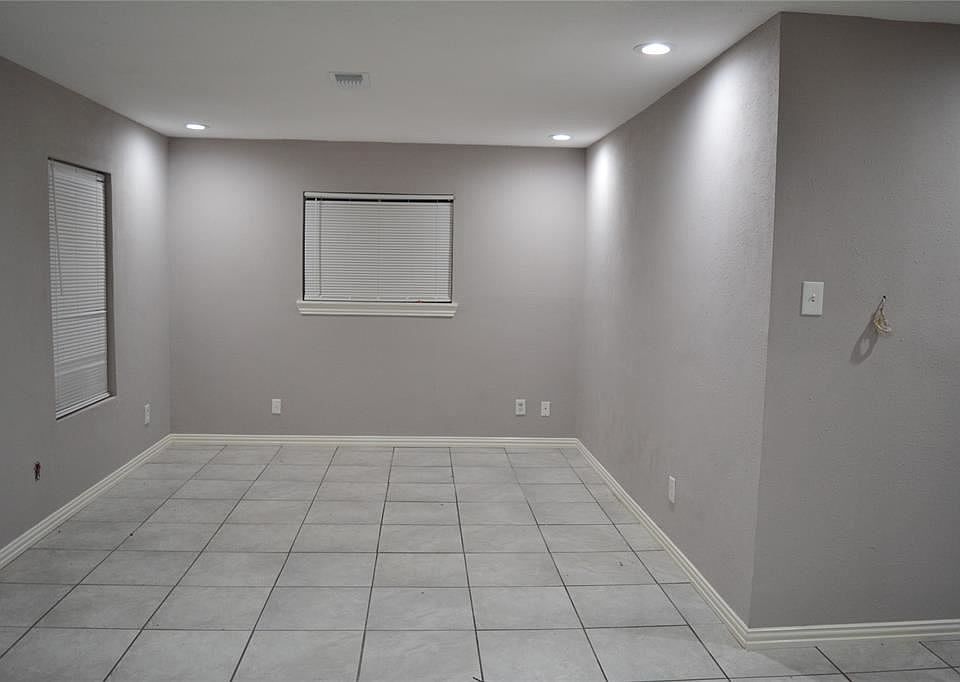 1st image of 5918-5918 Annunciation St