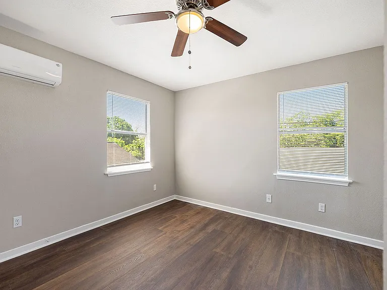 517 Center St — Photo 10