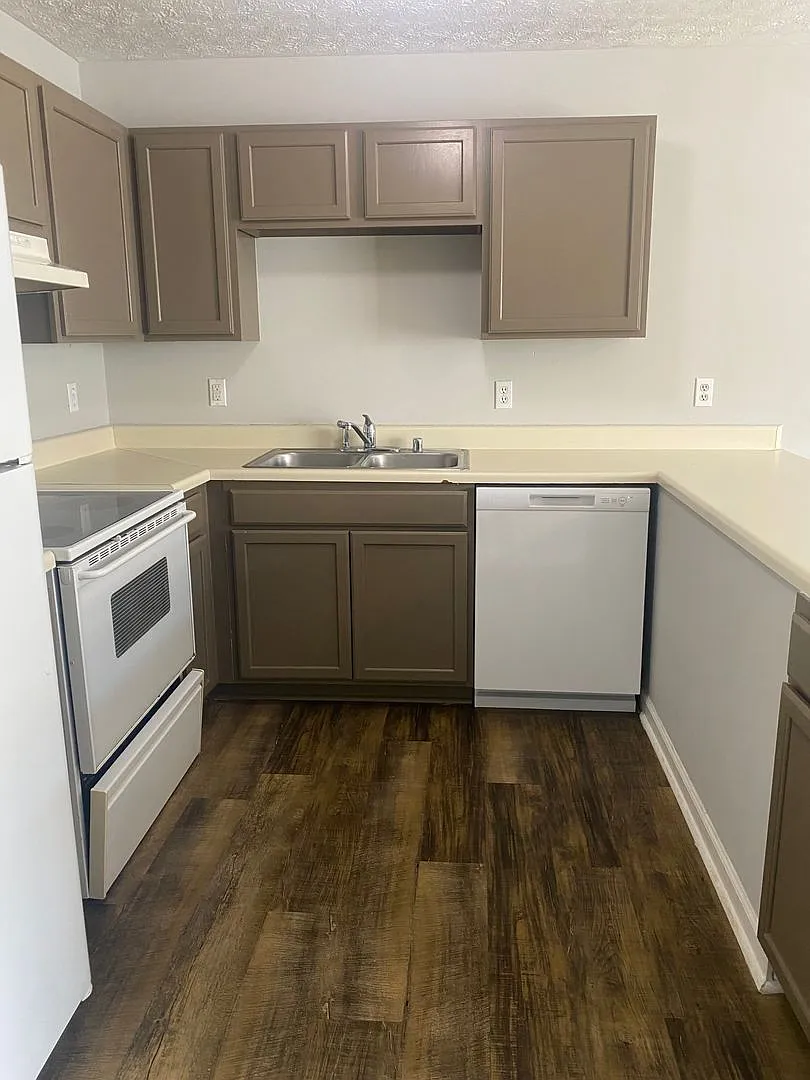 Amy Avenue Fourplexes — Photo 4