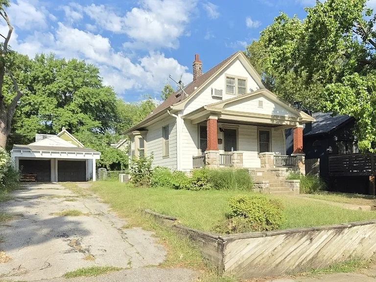 4524 Liberty St — Photo 2