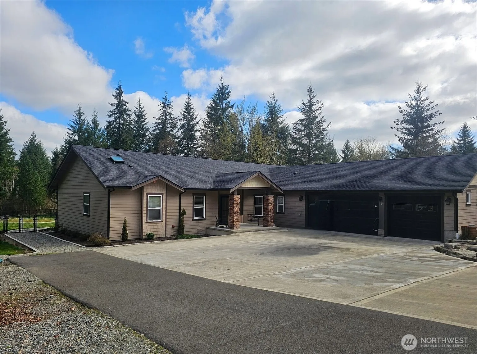 14002 Rainier View Lane SE photo 1