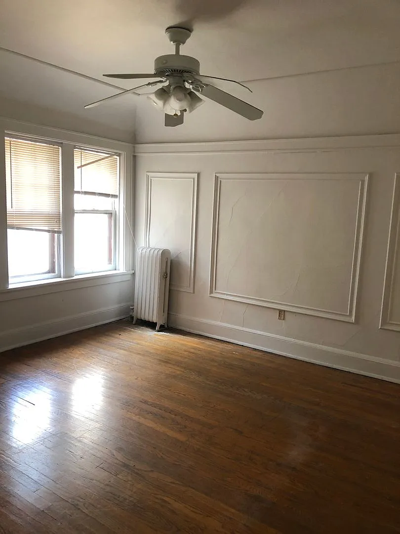 Newport Manor — Photo 3