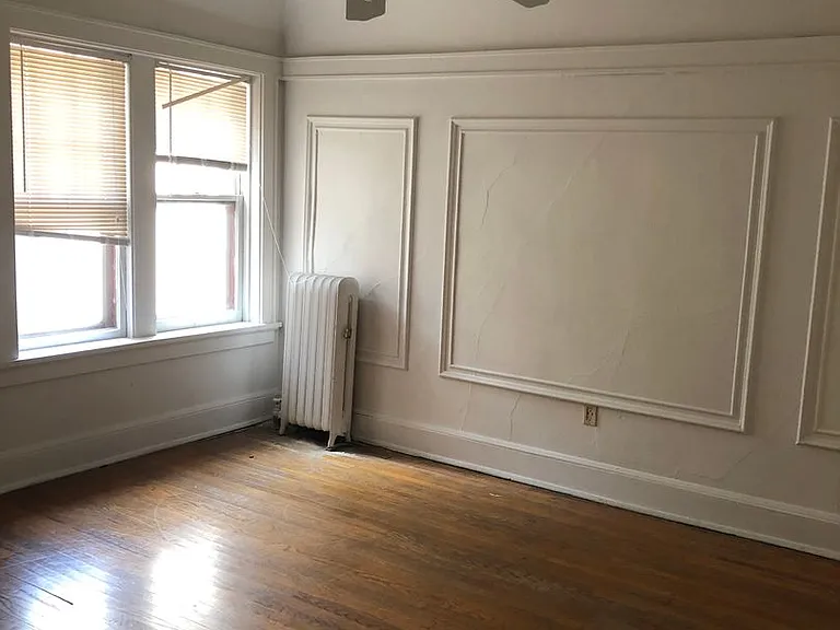 Newport Manor — Photo 21