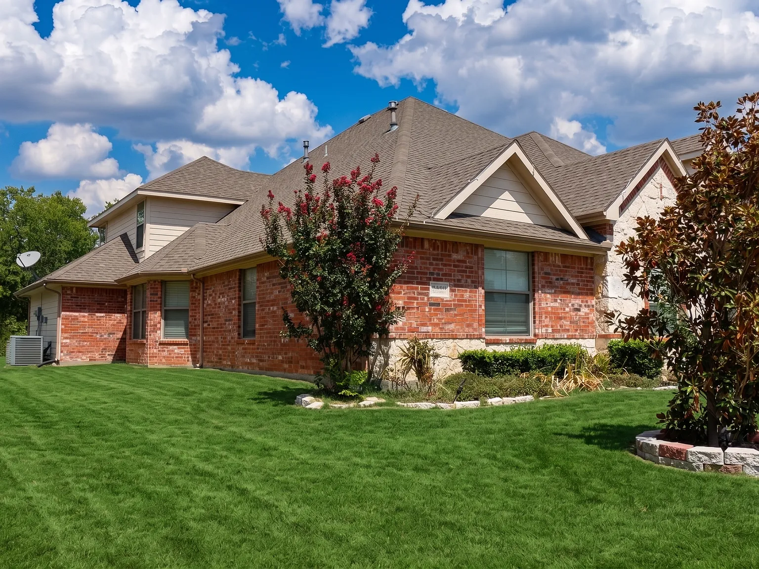 5 bed, 2754 sqft, $2,995 — Photo 2