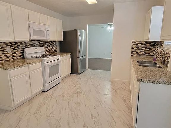 4th image of 18131 Eganville Cir