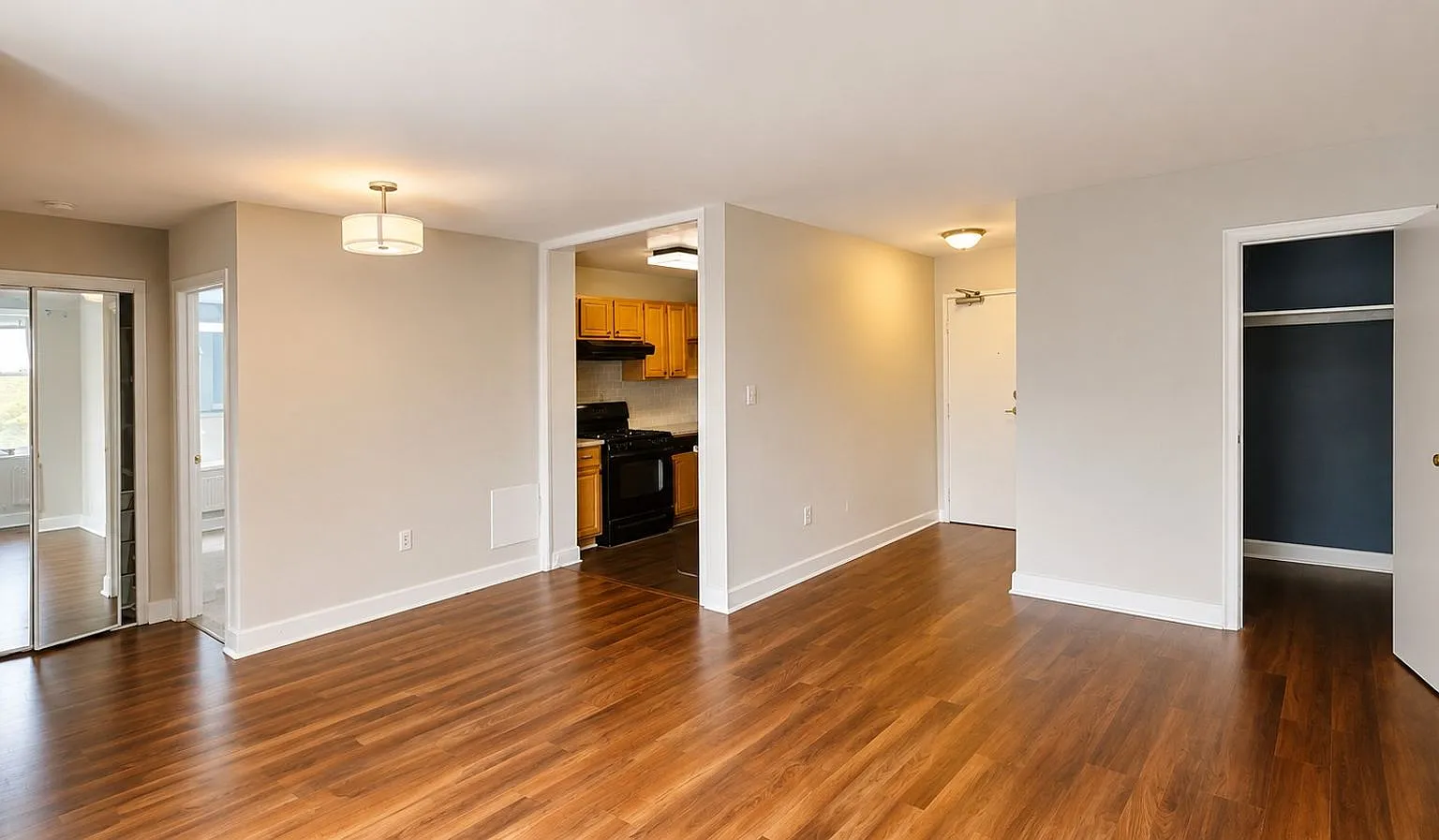 Bright & Spacious 1 Bdrm w/Utilities Included & Parking Avail- River Towers Condos — Photo 1