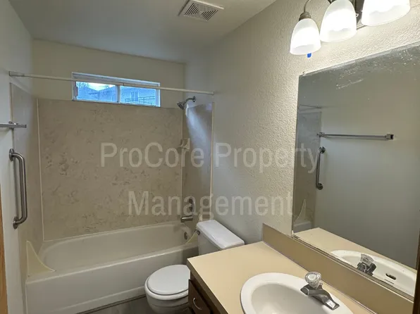 Rose Hill St. - 3704, 3704 W Rose Hill St APT 210, Boise, ID 83705