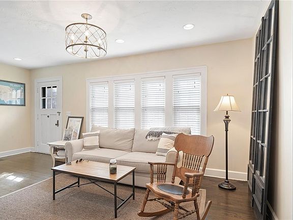 3rd image of 310 Chagrin Blvd