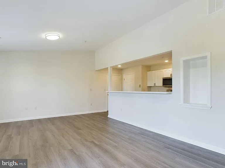 302 Baughmans Ln #M — Photo 11