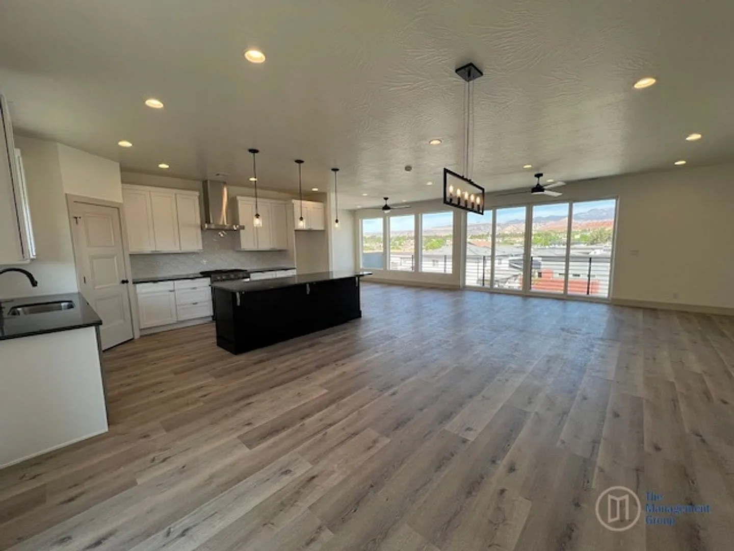 VIEWS! Luxury Townhome in Washington — Photo 3