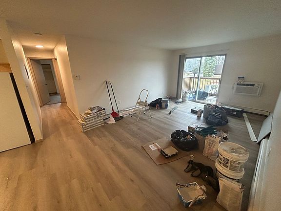 5th image of 992 3rd St #207