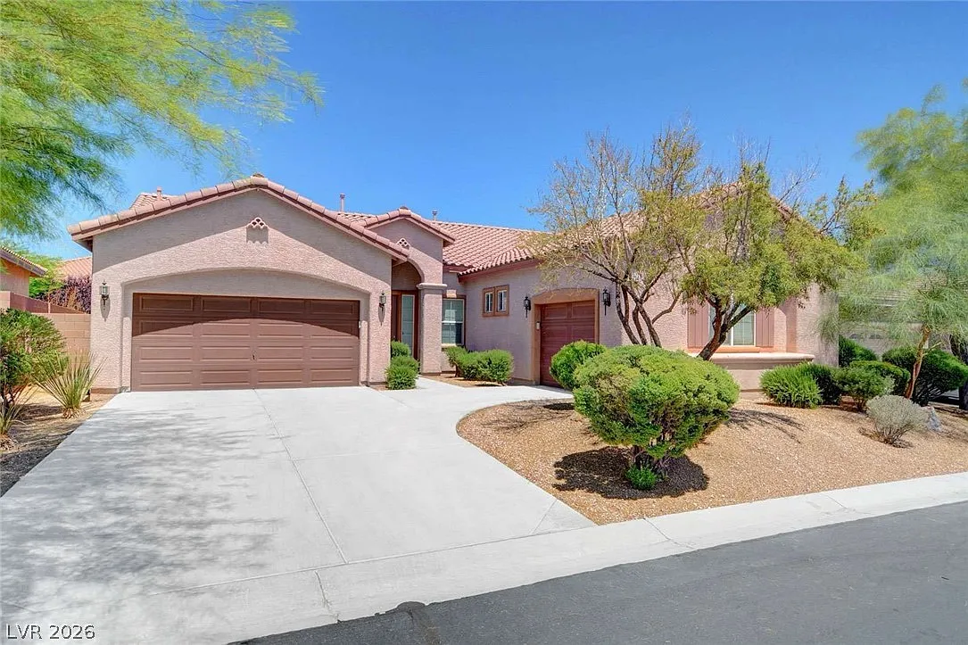 3 bed, 3.5 bath, 2409 sqft, $2,600 — Photo 1