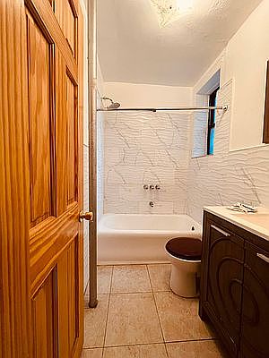 2nd image of 2127 27th St APT C1