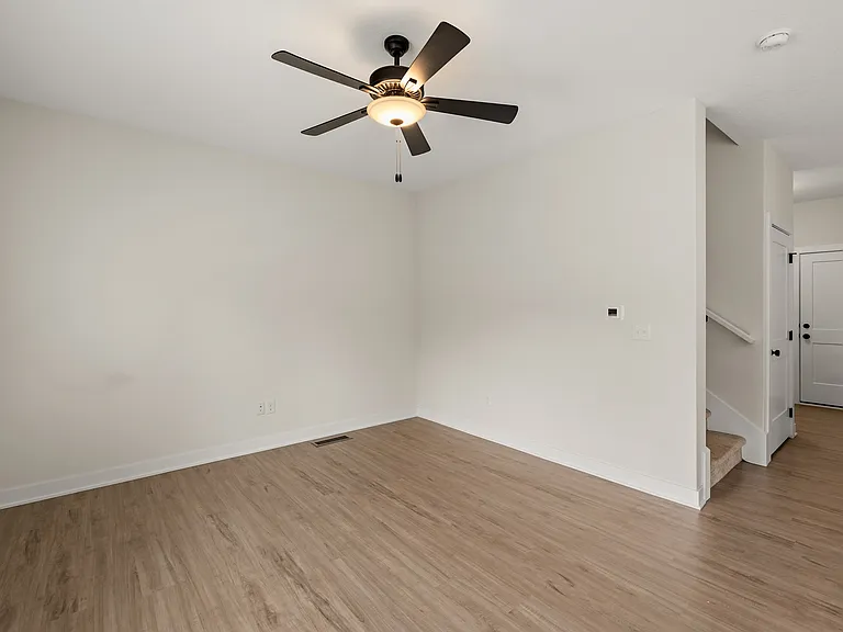1230 E 28th St — Photo 11