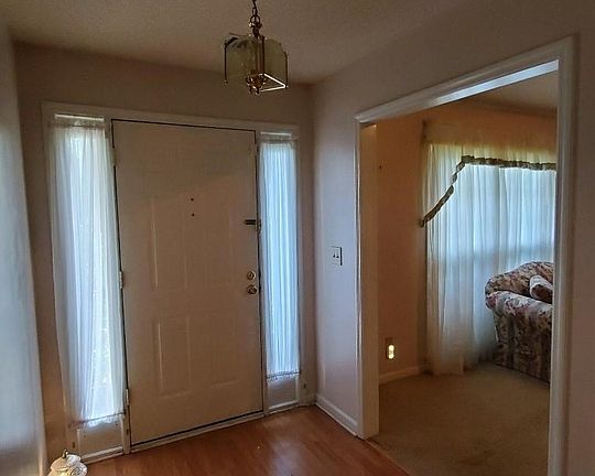 3rd image of 25 London Ln