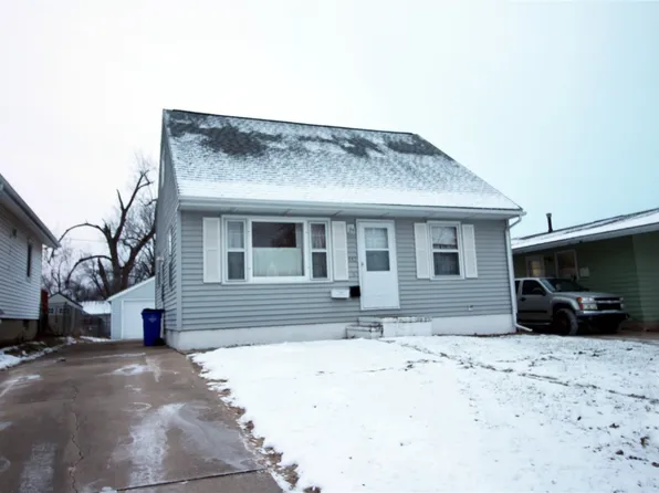 513 41st St NE, Cedar Rapids, IA 52402