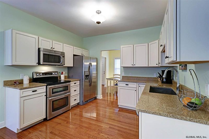 4th image of 900 MACARTHUR Drive