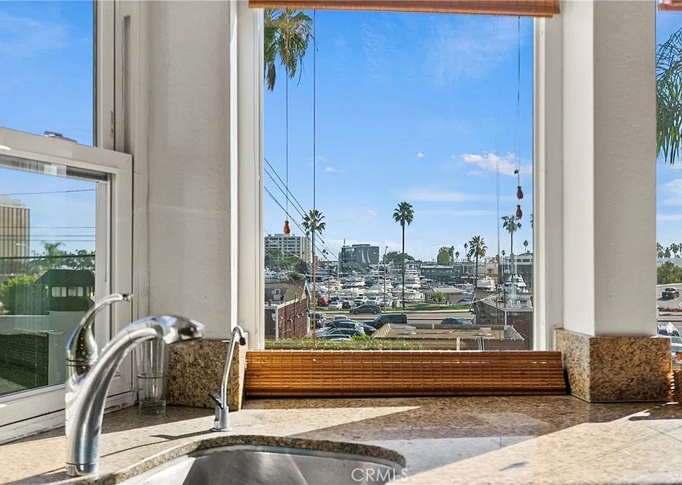 207 La Jolla Dr