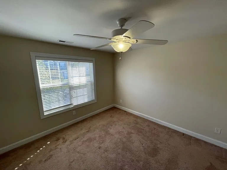 433 Holly Thorn Trce — Photo 27