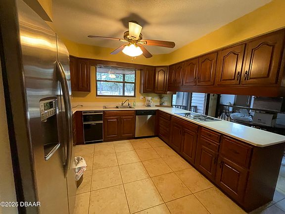4th image of 576 Pelican Bay Dr