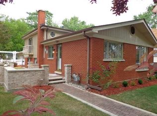 1864 Illinois St, Des Plaines, IL 60018