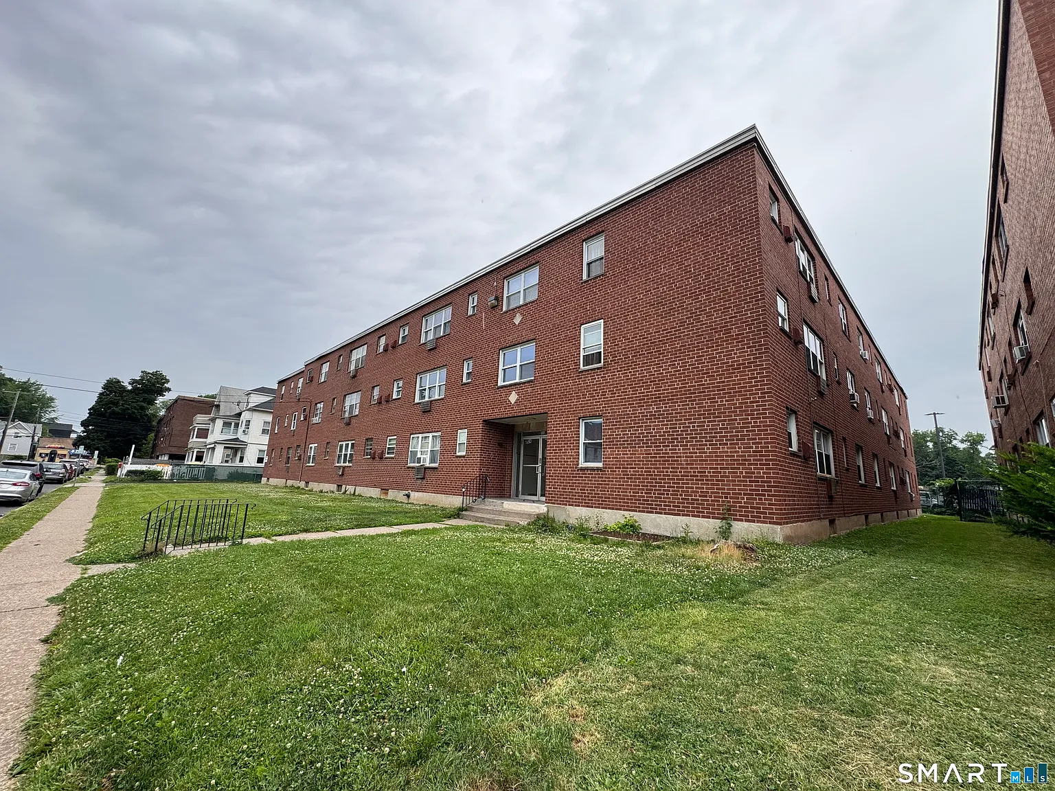 1 bed, 1.0 bath, 633 sqft, $1,200 — Photo 2