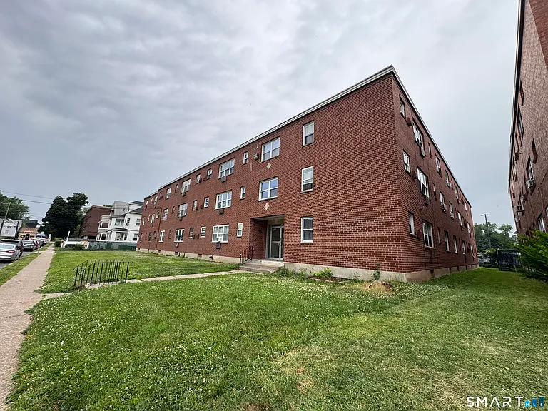 24 Merrill St #C1 — Photo 2