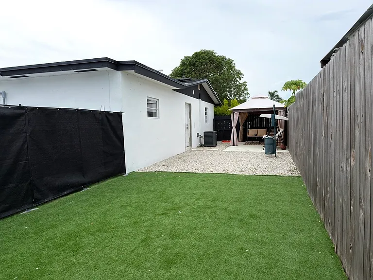 2110 Bimini Dr — Photo 17