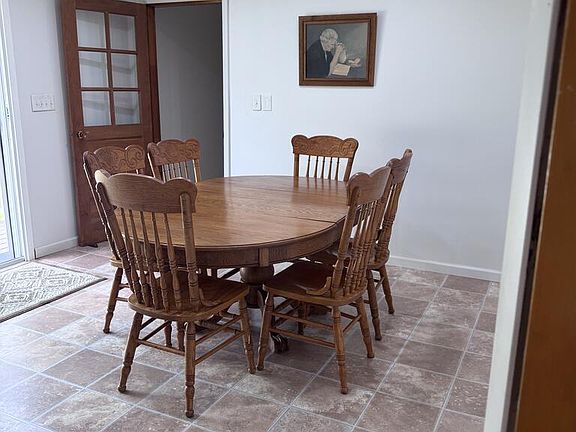 3rd image of 226 E Whitby Rd