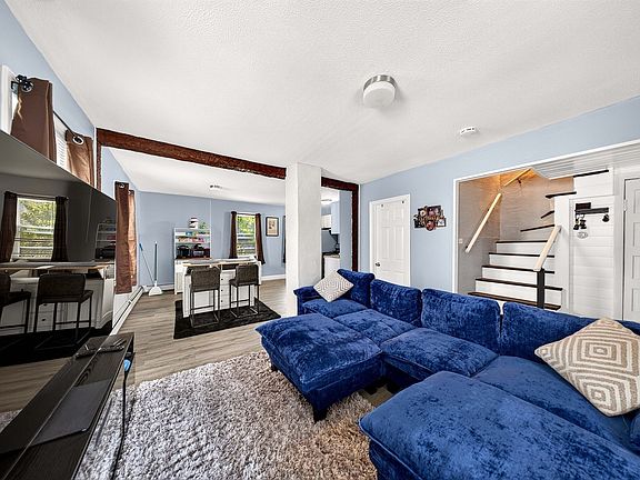 4th image of 222 Albion St