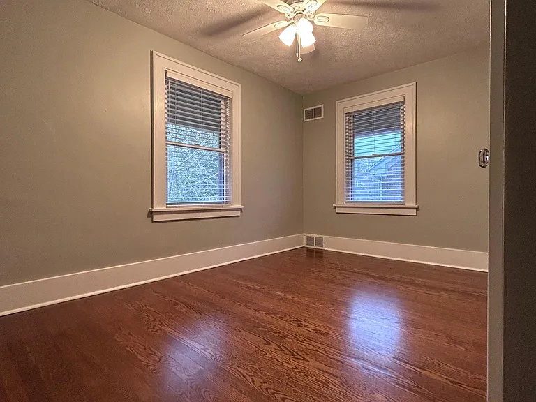 4412 Woolworth Ave — Photo 9